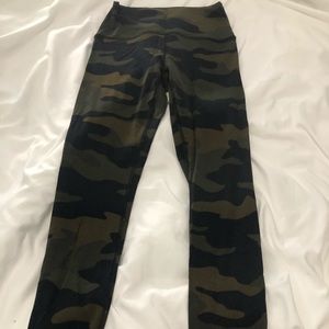 PINK Ultimate Camo Leggings SIZE Small